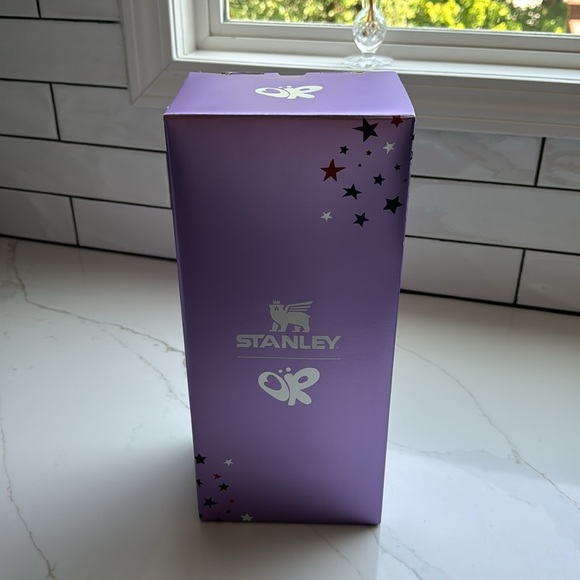 Olivia Rodrigo Stanley Quencheer - Picture 2 of 2